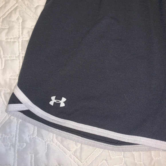 Under Armour black shorts - Picture 2 of 7